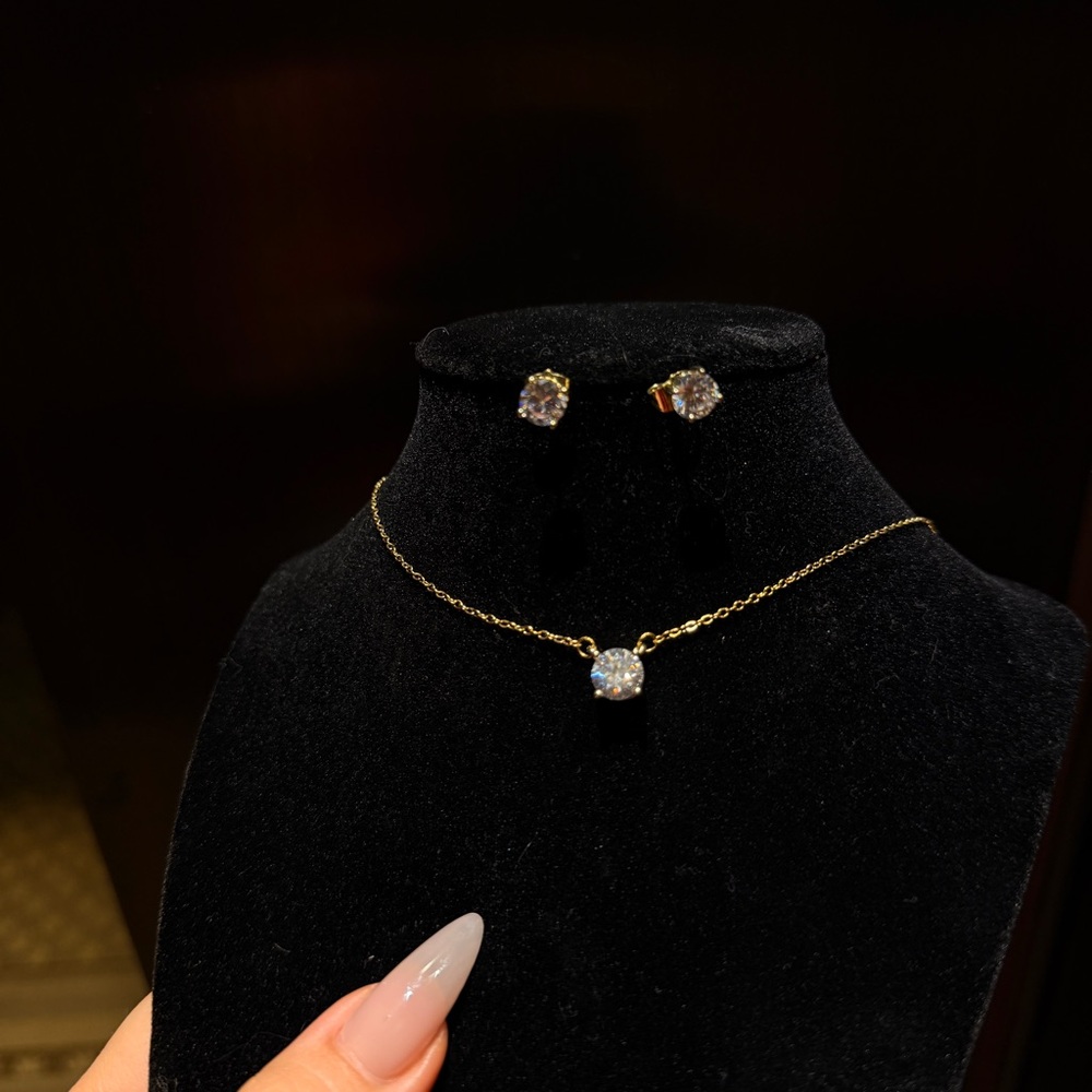 Gold Diamond Necklace Set